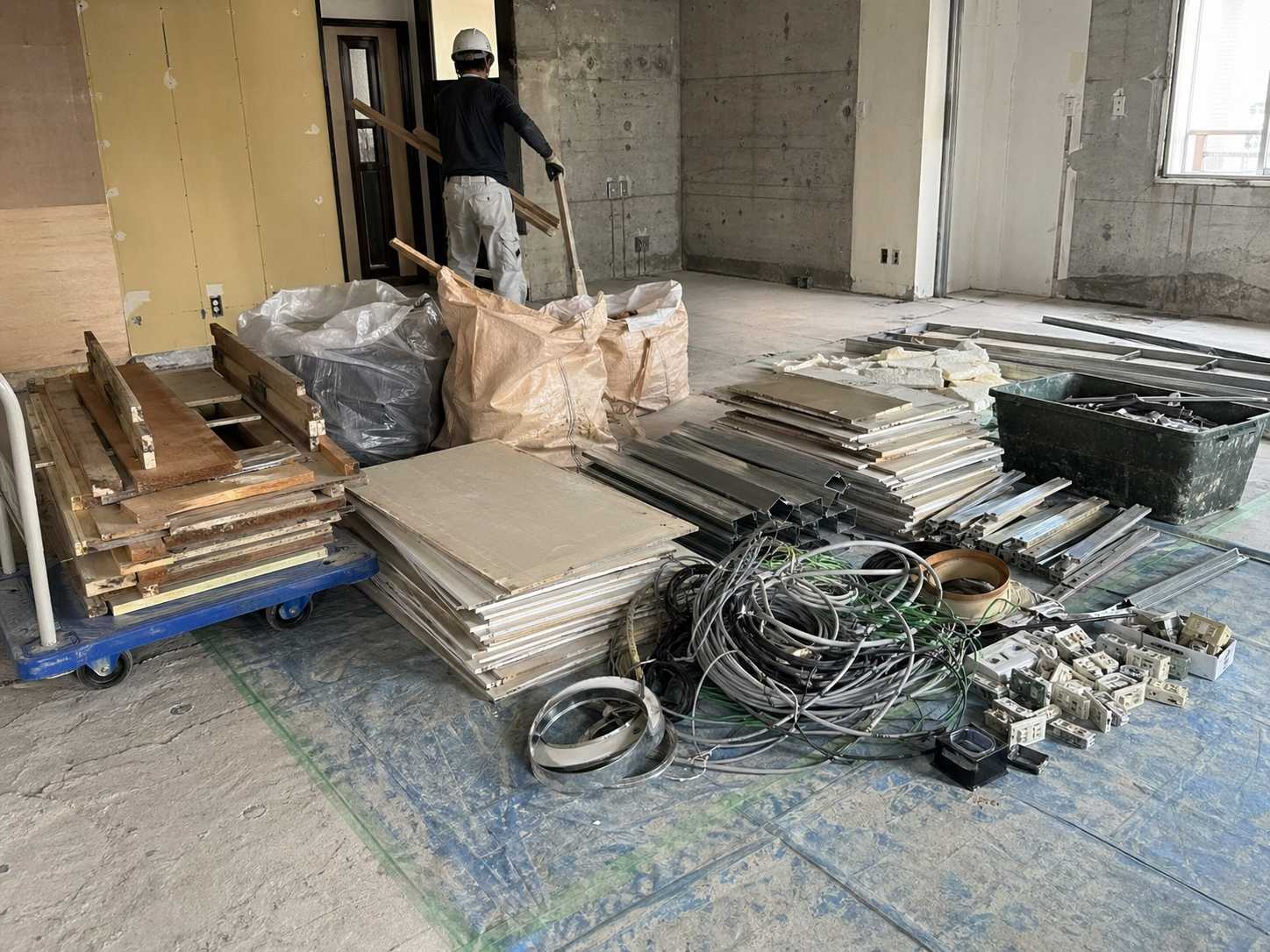 内装解体で発生した撤去材の整理