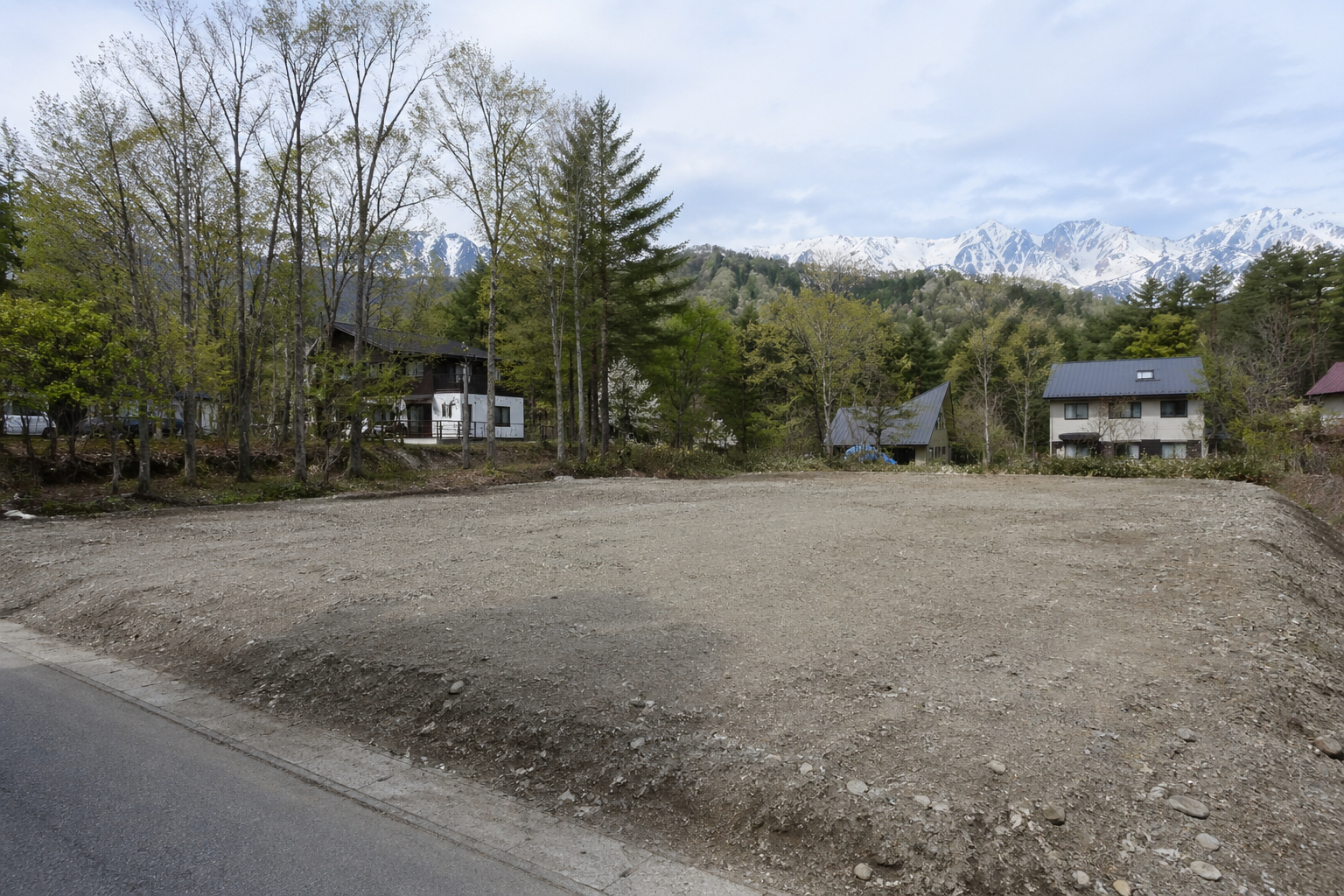 白馬村の解体後に整地された土地のイメージ