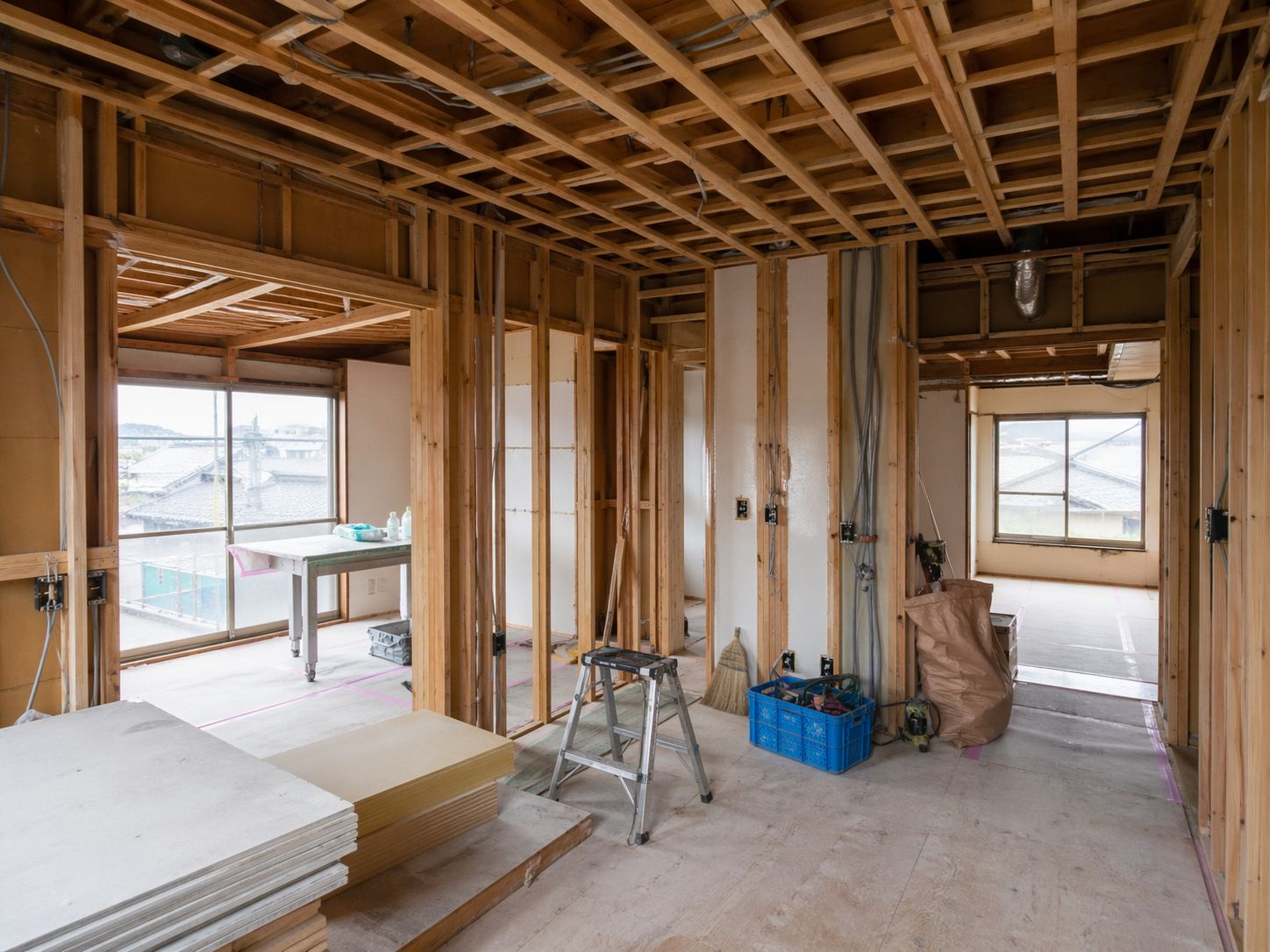 内装解体とスケルトン工事のイメージ